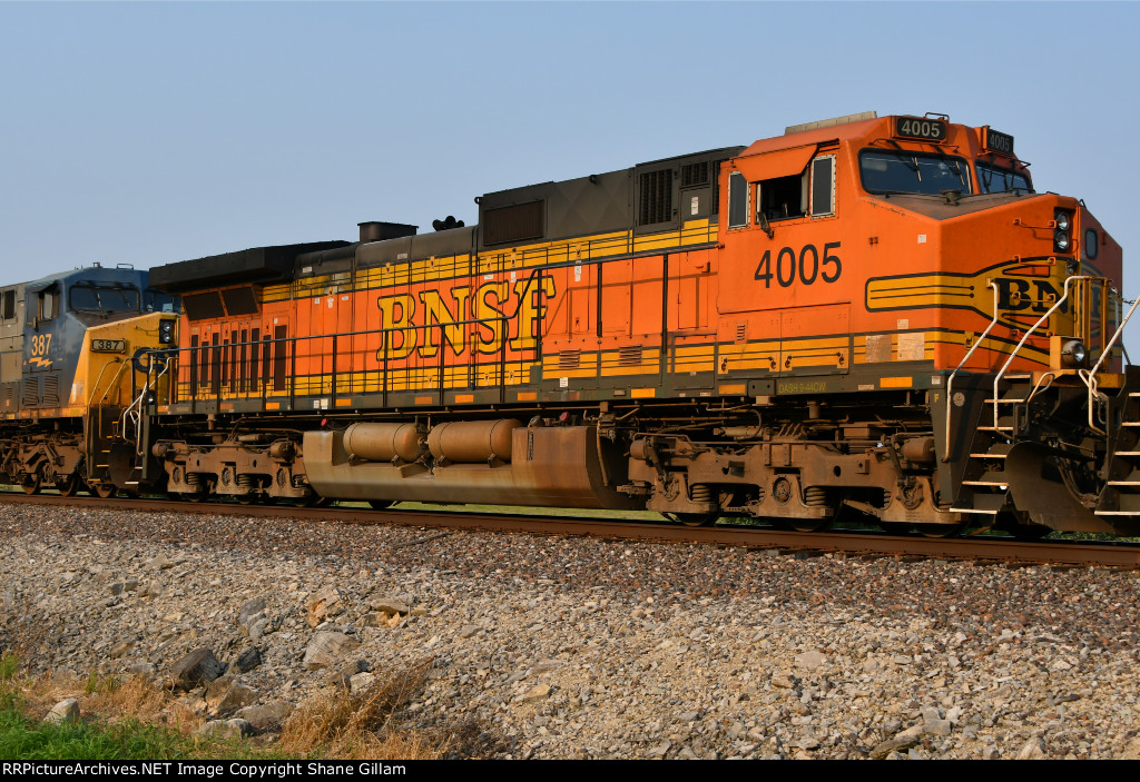 BNSF 4005 Roster shot.